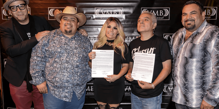 Stefani Montiel signs with VMB Music Group on October 6, 2015 in San Antonio, Texas. (Julia Pizano / The Element)