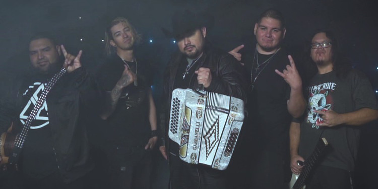 YouTube / Carlos Y Los Cachorros