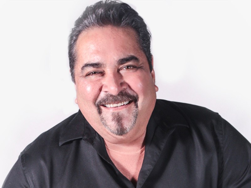 Ram Herrera envolvido: o 'homem mais procurado' encontra amor, propõe no palco