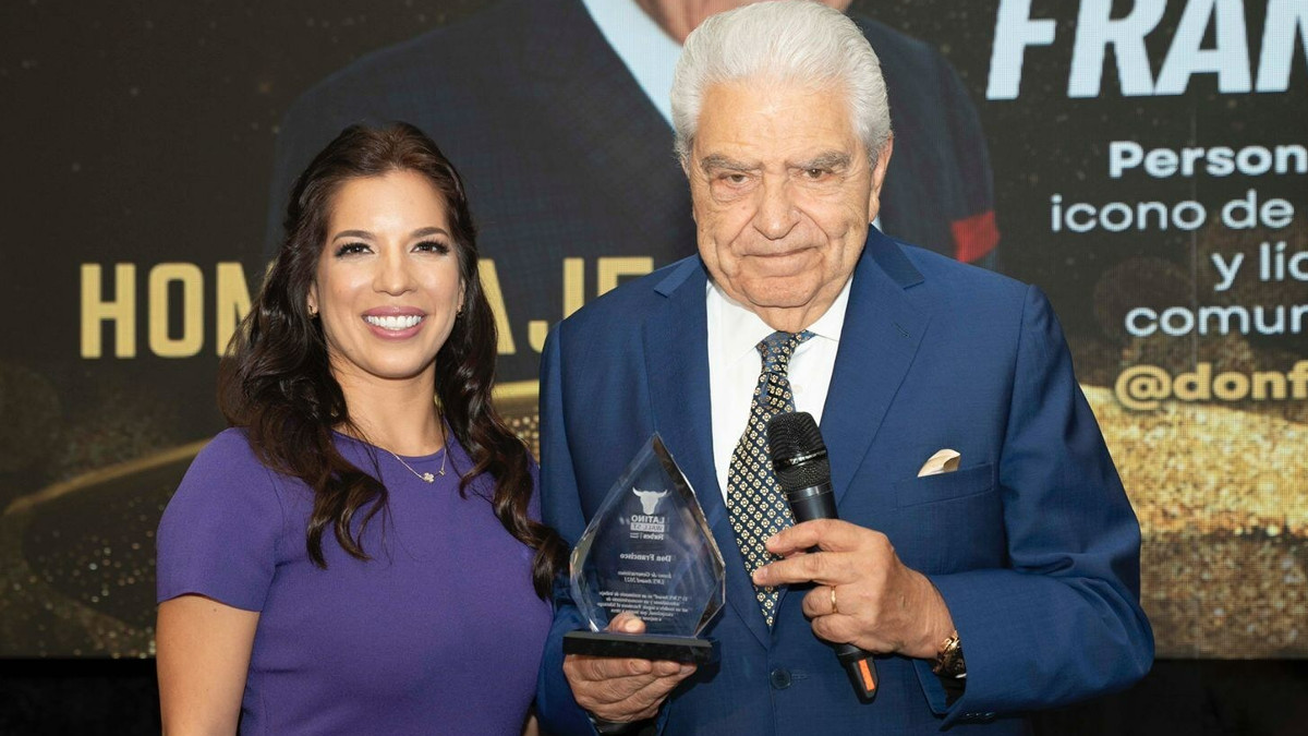 Don Francisco Recieves Tribute and 'Icon of Generations' Award at Latino  Wallstreet Awards – Tejano Nation