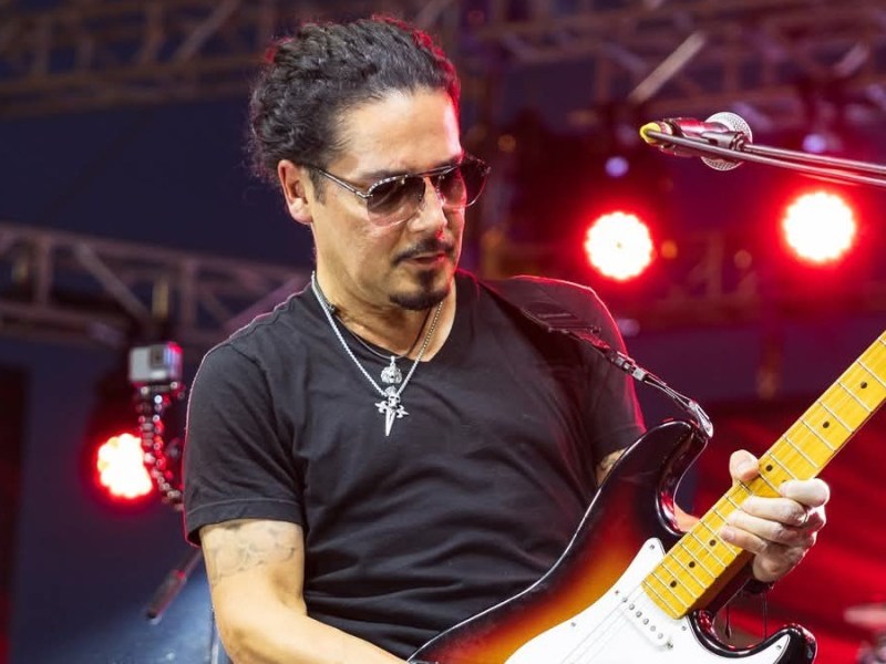 Chris Perez Heats Things Up with New Lava Caliente Hot&nbsp;Sauce