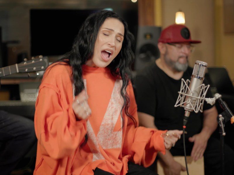 Jennifer Peña Drops Live Acoustic Version of ‘Cuidado&nbsp;Carnal’
