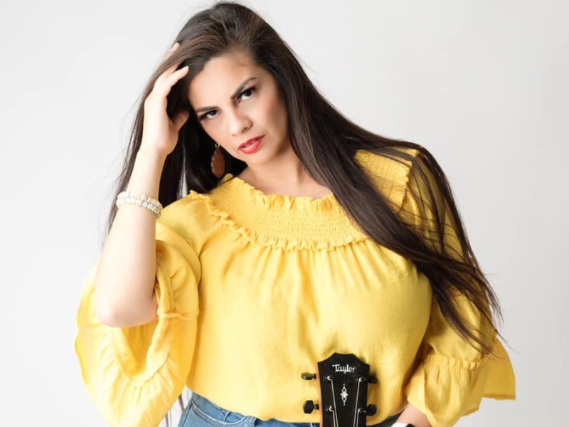 Lizz Y Fantazzia Release Heartfelt New Single ‘De Quien Son’ Written by Her&nbsp;Father