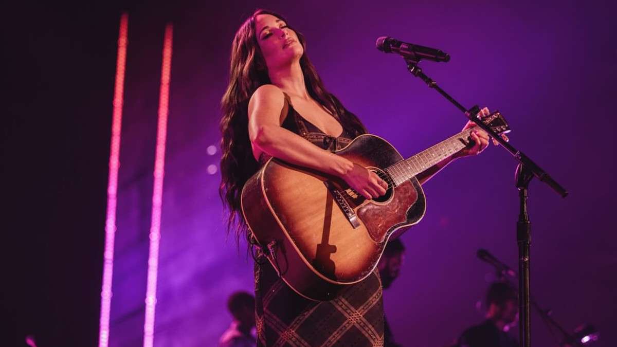 Kacey Musgraves Invites South Texas Mariachi Trio to Share Stage in Powerfu