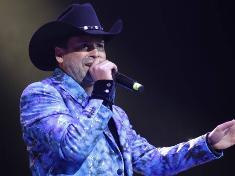 Bobby Pulido Warns Fans About Quinceañera Scam Accounts Charging for&nbsp;Appearances