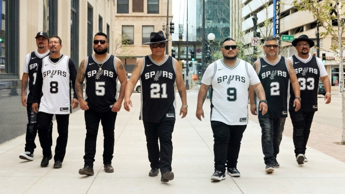 Ricardo Castillon y La Diferenzia Fire Up Spurs Fans with New ‘Go Spurs Go’ Anthem