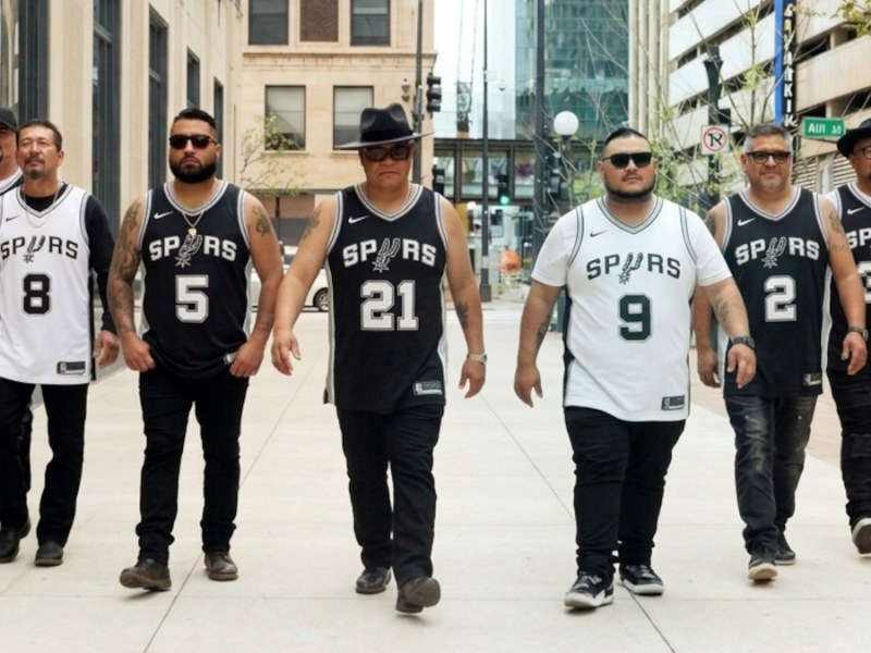 Ricardo Castillon y La Diferenzia Fire Up Spurs Fans with New ‘Go Spurs Go’&nbsp;Anthem