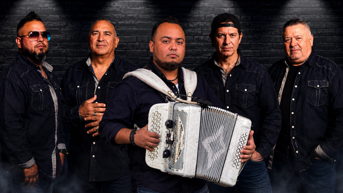 Los Chamacos Welcome Michael Longoria With New Single ‘Ando Navegando’